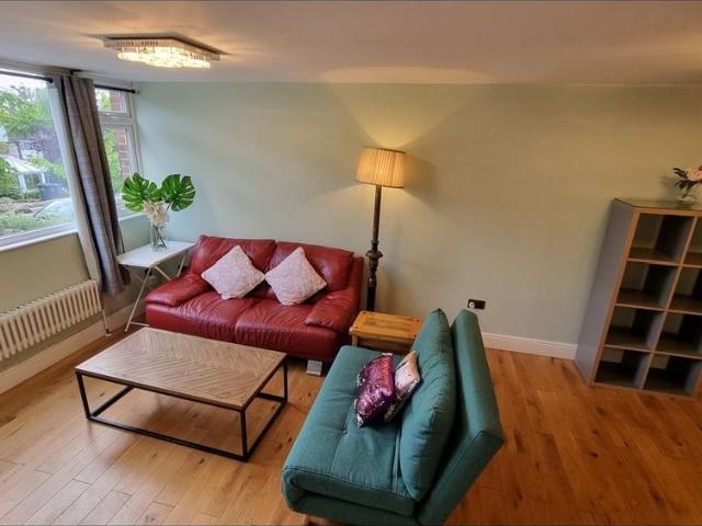 House for rent in London Borough of Merton, Raynes Park
