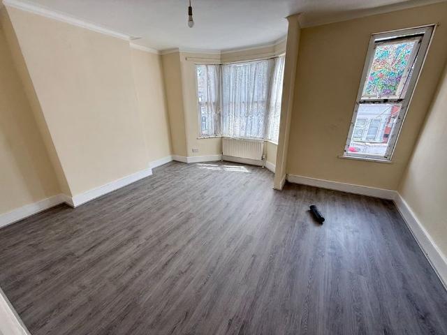 House for rent in Plashet, Greater London