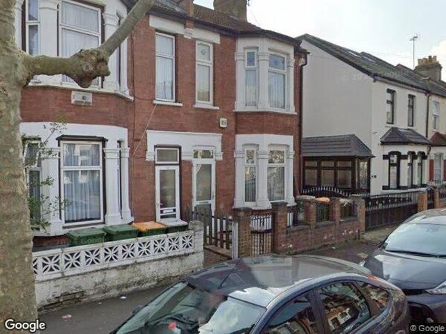 House for rent in Manor Park, Cat Hill