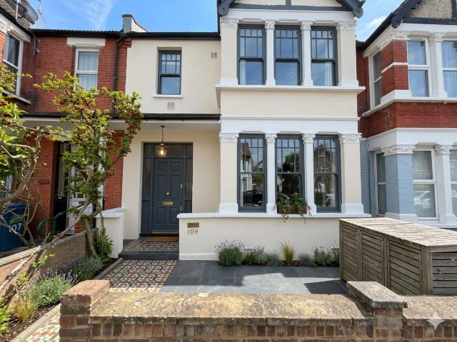House for rent in Lane, Greater London
