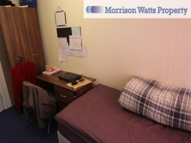 Room for rent in Hyde Park, West Yorkshire
