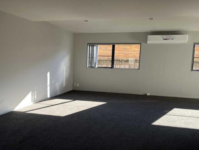 Townhouse for rent in Avondale, Whau