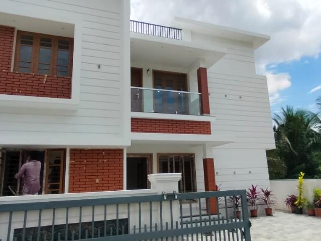 House for sale in Thrissur, Kerala