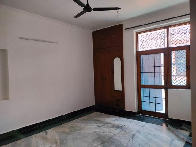 Property for rent in Deri