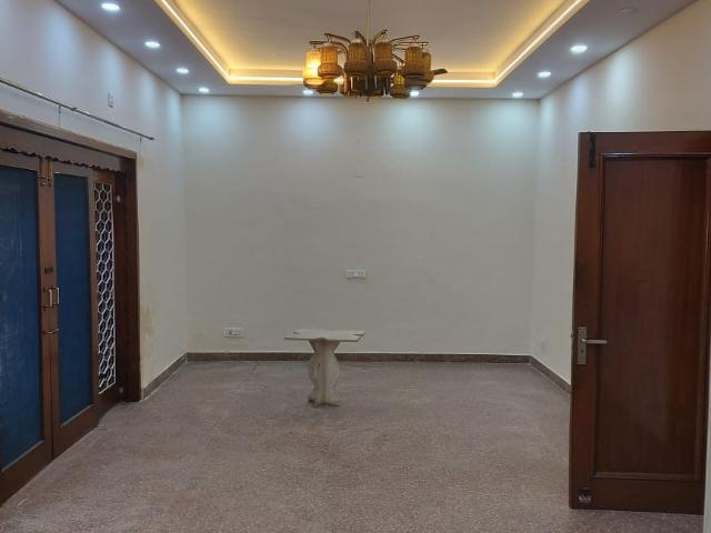 Property for rent in Deri