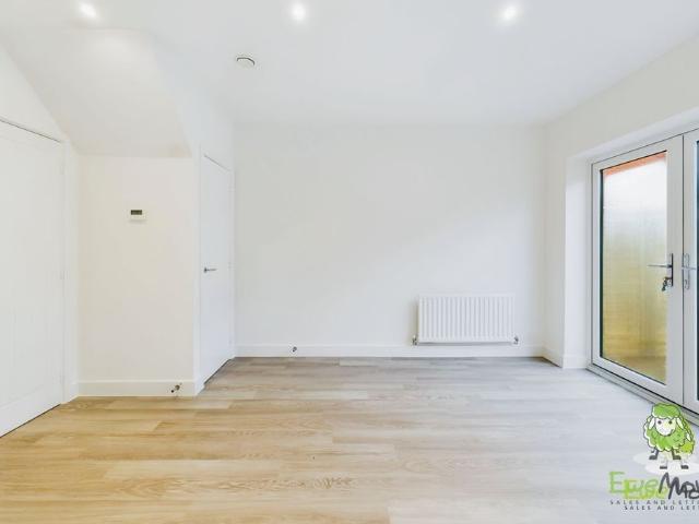 House for rent in Hounsome Fields, Priest Down