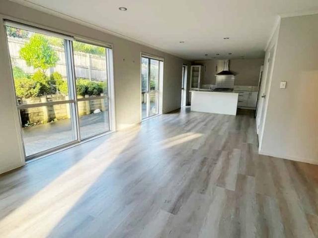 House for rent in Paremoremo