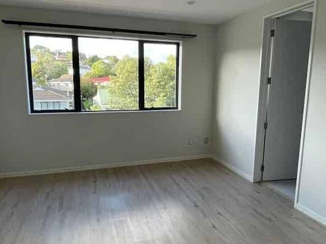 Townhouse for rent in Whangaparaoa