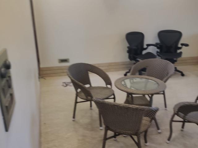 Property for rent in Deri
