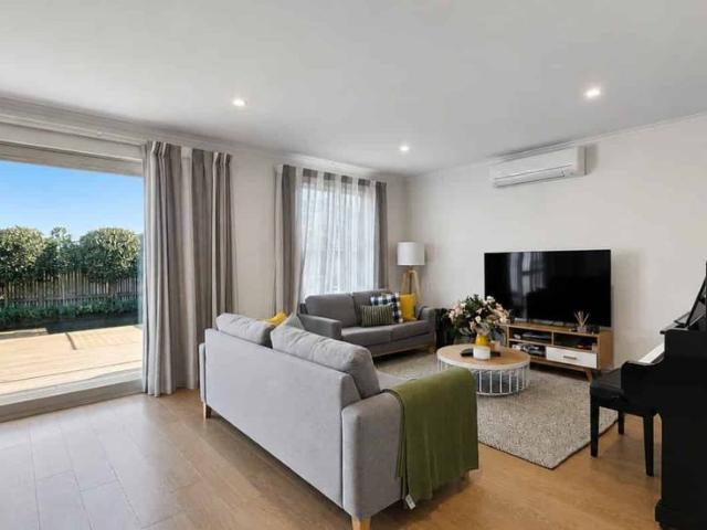 Townhouse for rent in Paremoremo, Oroua County