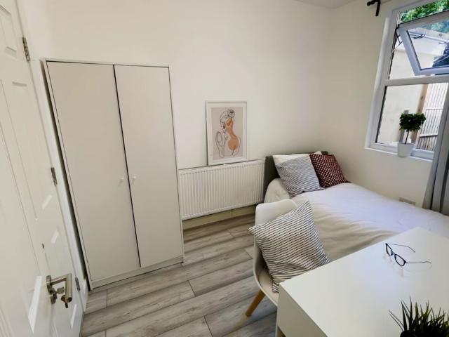 Room for rent in Royal Borough of Kingston upon Thames, Greater London