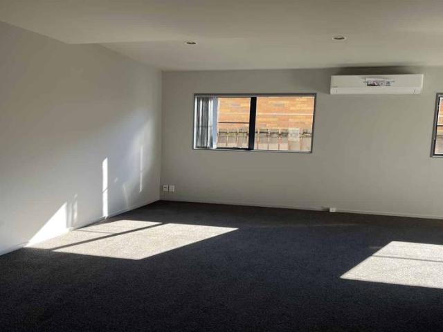 Townhouse for rent in Avondale, Oroua County
