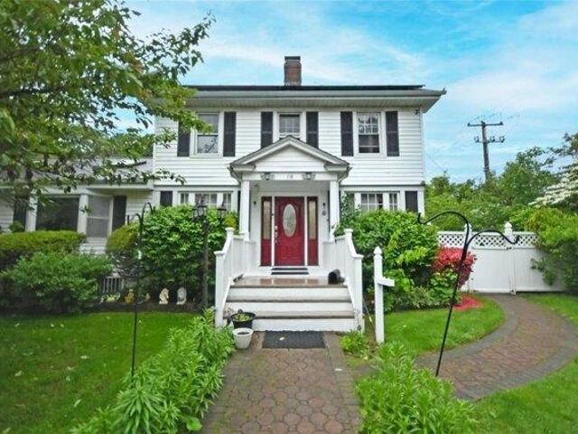 House for sale in Albertson