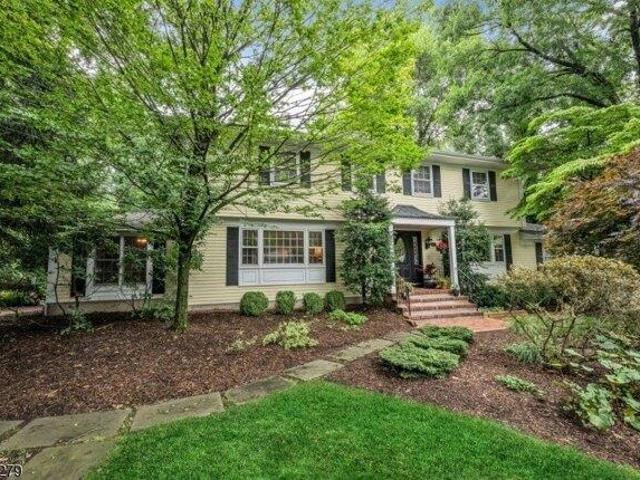 House for sale in Allendale, New Jersey