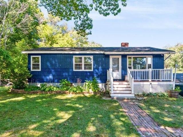 House for sale in Amesbury, Essex County