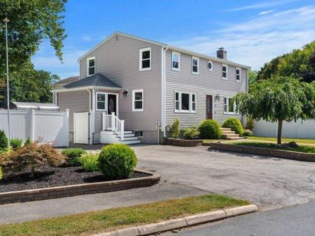 House for sale in Amesbury, Essex County