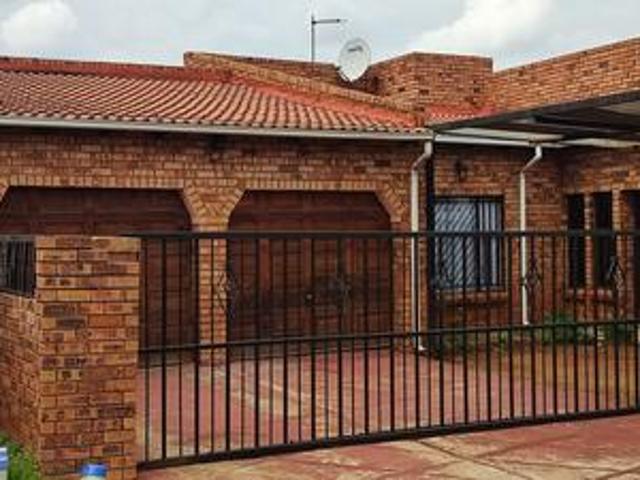 House for sale in Vosloorus