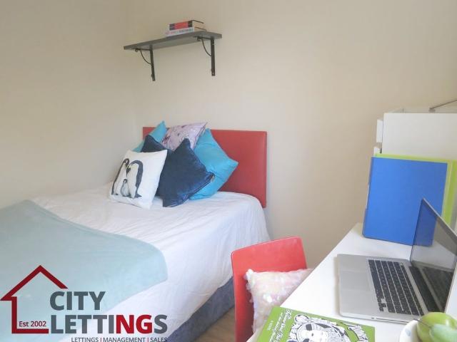 Room for rent in Compton Acres, Barton In Fabis
