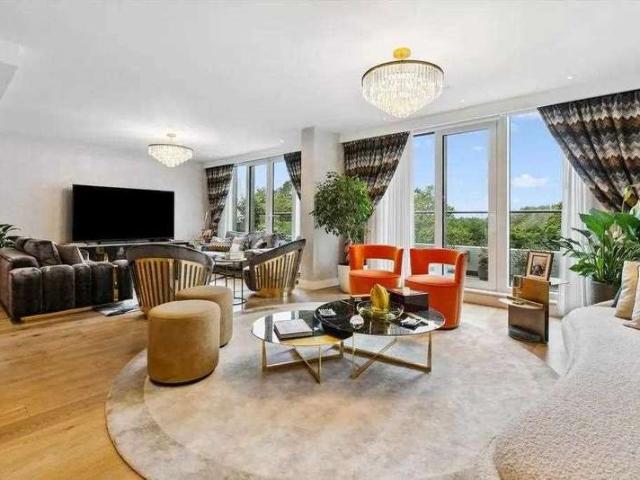 Apartment for sale in Greater London