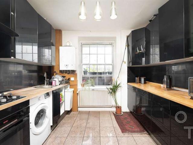 Apartment for sale in Chalk Farm, Greater London