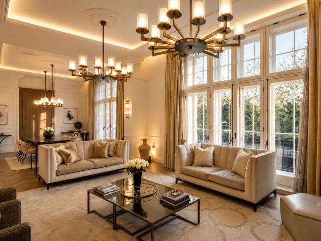 Townhouse for sale in Battersea, Greater London
