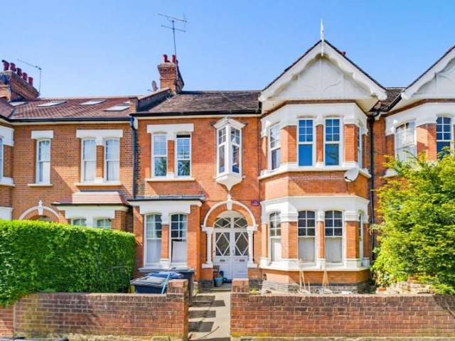 Apartment for sale in London Borough of Ealing, Greater London
