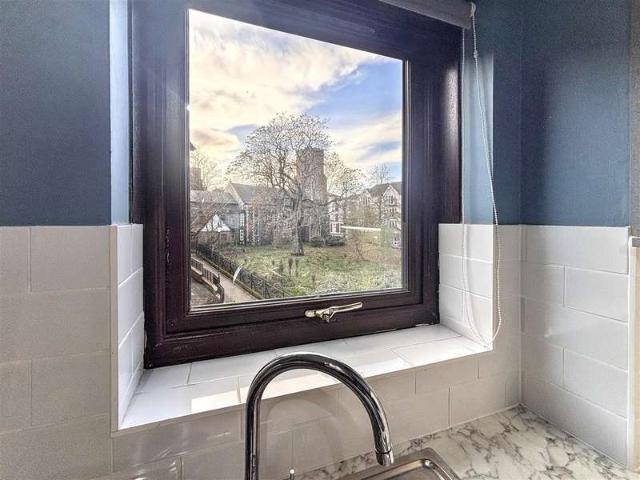 Apartment for sale in Heigham Grove, East Bank