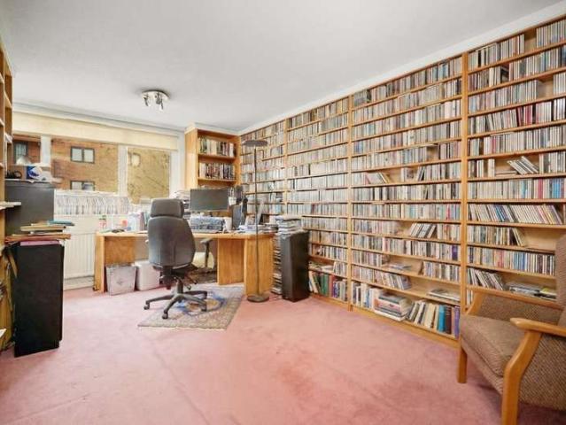 Apartment for sale in Greater London
