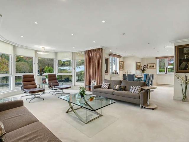 Apartment for sale in West Hampstead, Greater London