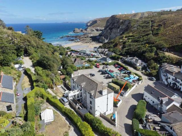 Apartment for sale in Cornwall