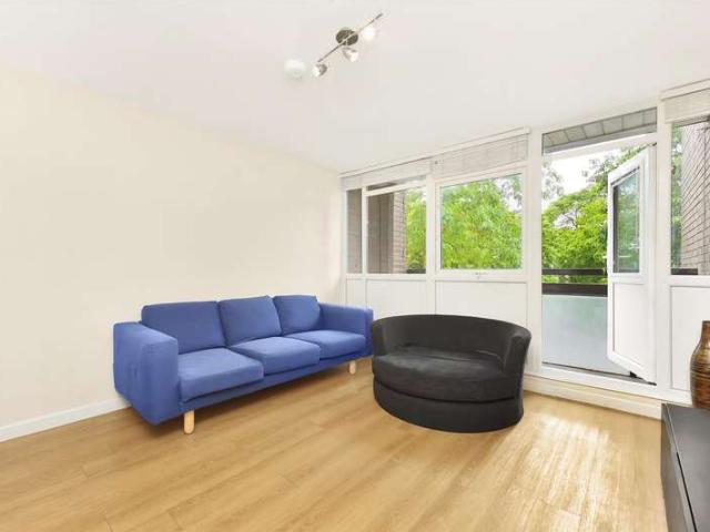 Apartment for sale in Streatham Hill, Greater London