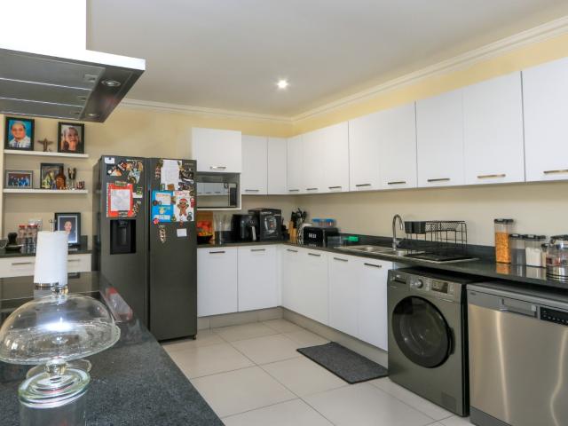 Apartment for sale in Umhlanga, Kwazulu-natal