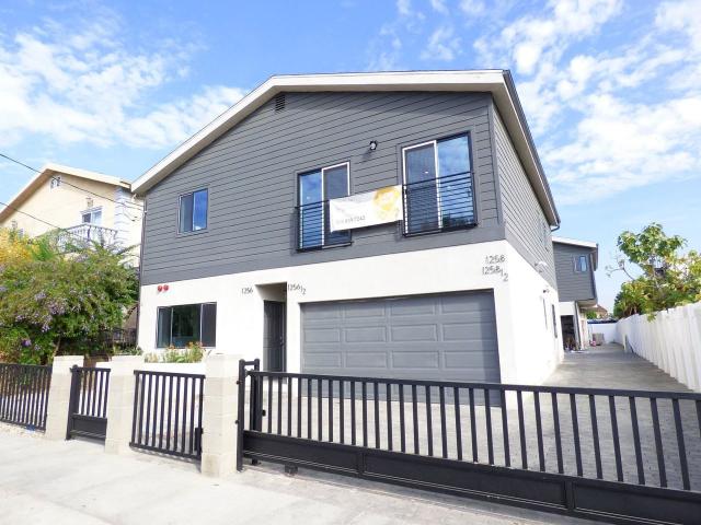 Apartment for rent in Canoga Park, California