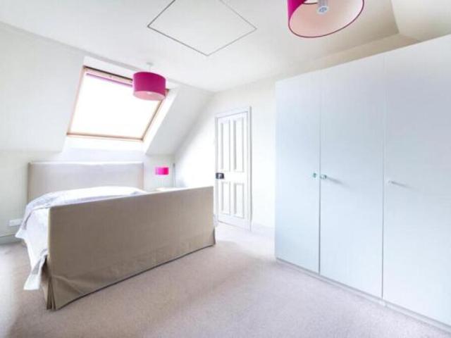 Apartment for rent in Cat Hill, England
