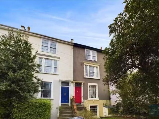 Apartment for rent in Stoneycroft, Calderstones
