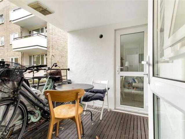 Apartment for rent in Cat Hill, England