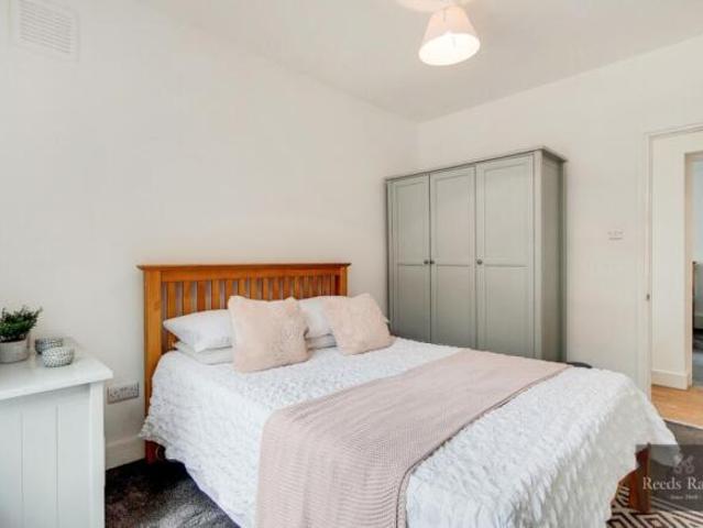 Apartment for rent in Cat Hill, England