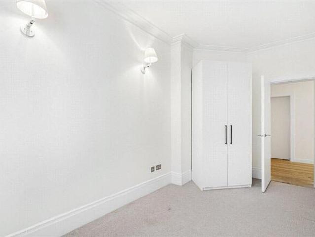 Apartment for rent in Cat Hill, England