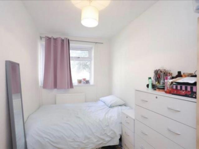 Apartment for rent in Cat Hill, England