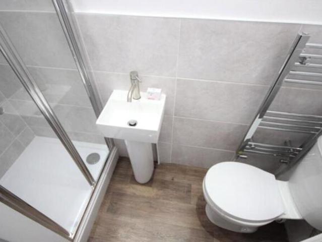 Apartment for rent in Cat Hill, England