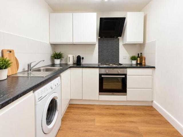 Apartment for rent in Cat Hill, England