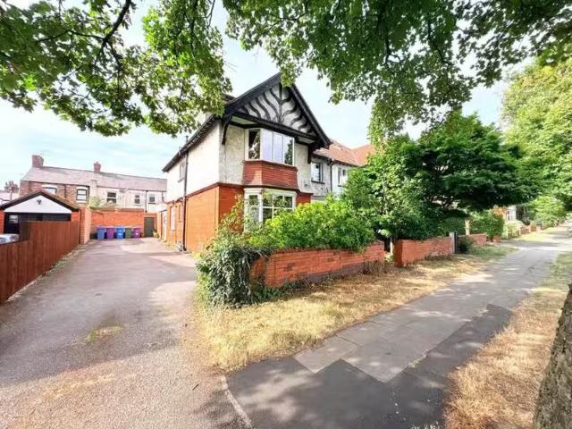 Apartment for rent in Calderstones
