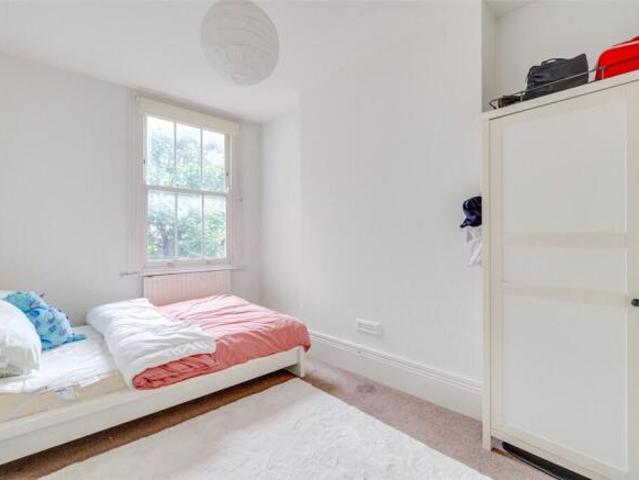 Apartment for rent in Cat Hill, England