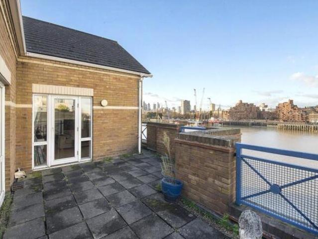 Apartment for rent in Cat Hill, England