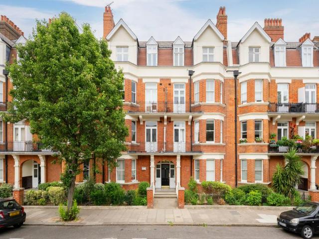 Flat for sale in Maida Vale, Greater London