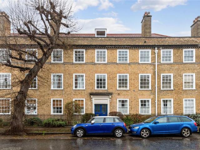 Flat for sale in Kennington, Greater London