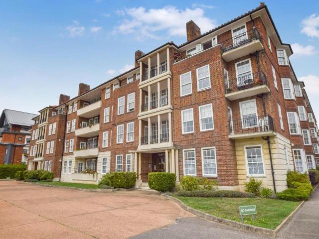 Flat for sale in Eastbourne, East Sussex