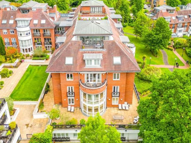Flat for sale in West Hampstead, Greater London