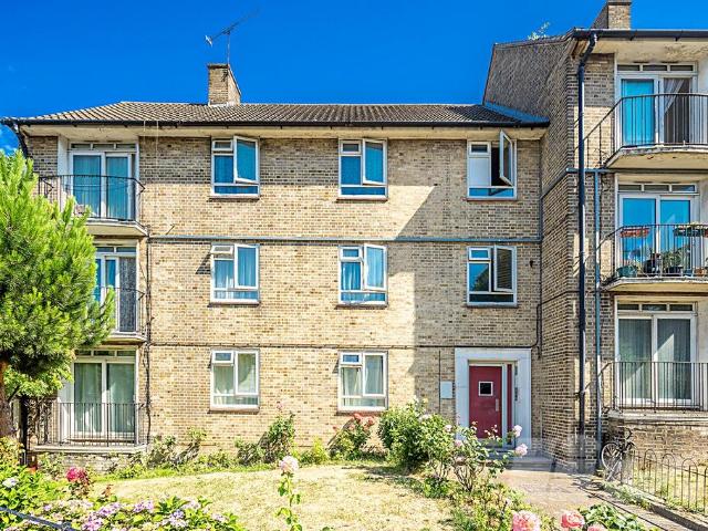 Flat for sale in South Hampstead, Greater London