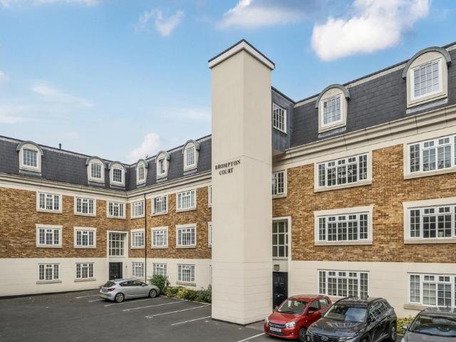 Flat for sale in Greater London